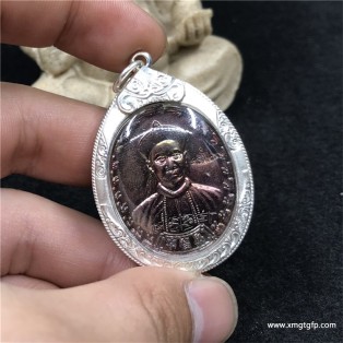 泰国佛牌介绍--二哥丰（疯狂的赌运）传奇由来