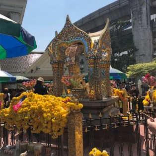 泰国寺庙四面佛真假：真伪鉴别与来源核对