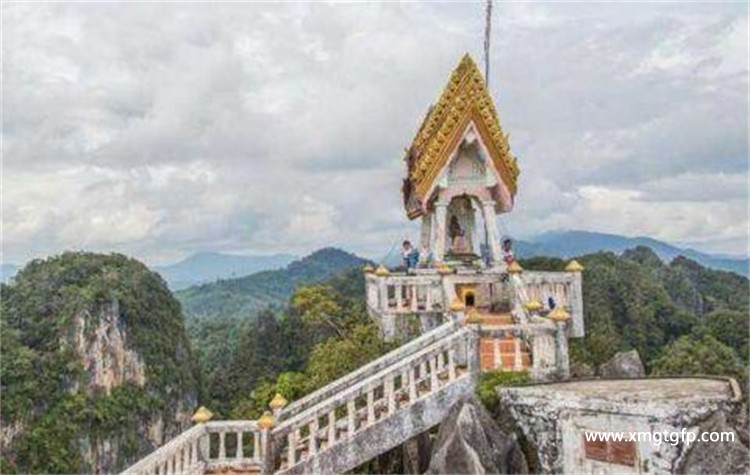 泰国“神秘”寺庙，建造在半空之中，庙堂之上还供奉着老虎