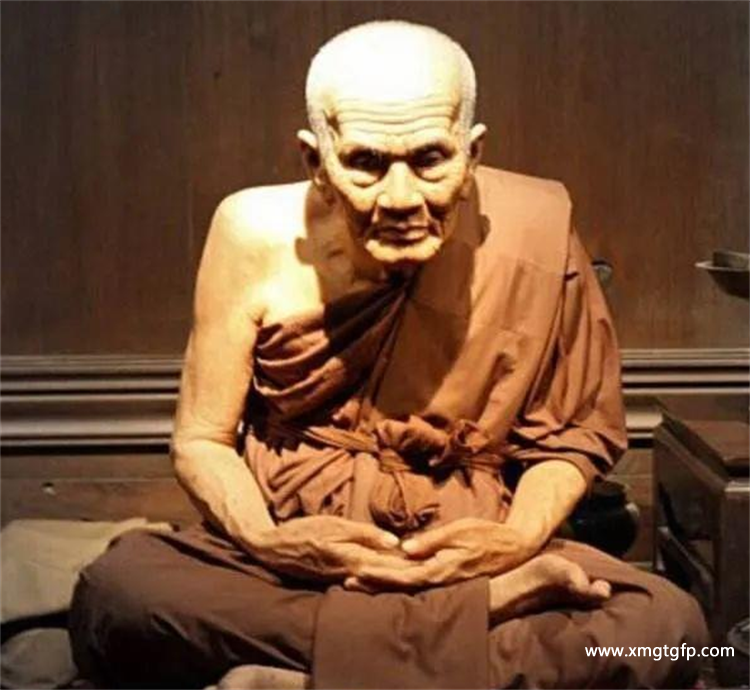 龙普托 泰国九大圣僧之一，圆寂后眼睛全睁，肉身竟然百年不腐！