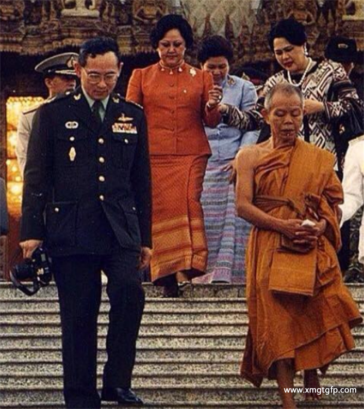 泰国圣僧”龙婆坤