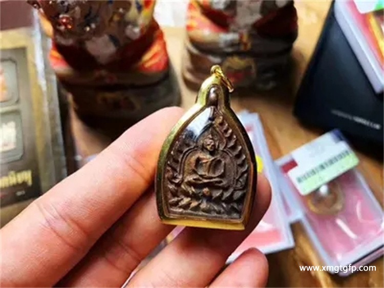 泰国佛牌中的金属牌容易造假吗？