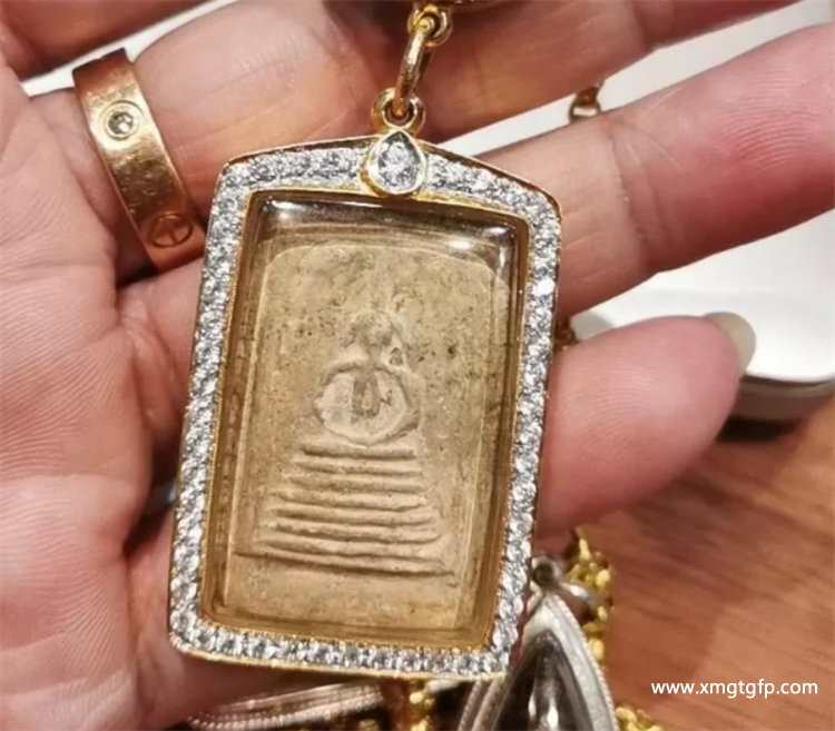 每个人都应寻找一尊真正与自己有缘的圣物