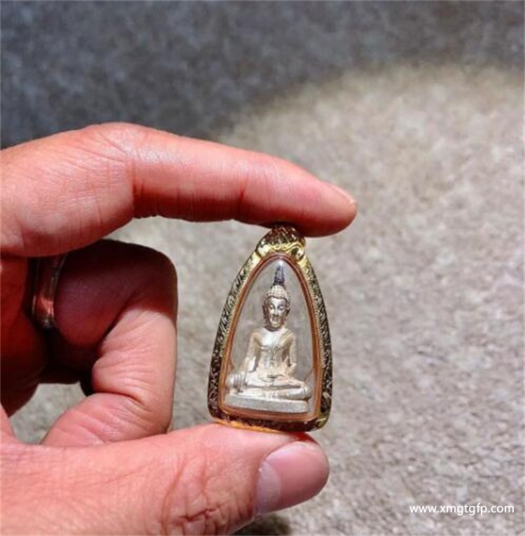 泰国佛牌 龙婆坤 掩面佛 泰国佛牌 3.jpg