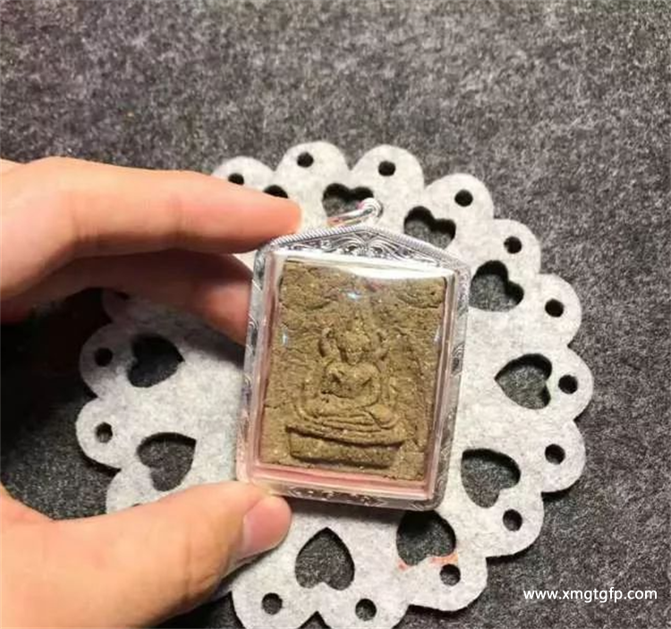 为什么在圣物的制作过程中师傅会加入老牌的碎料